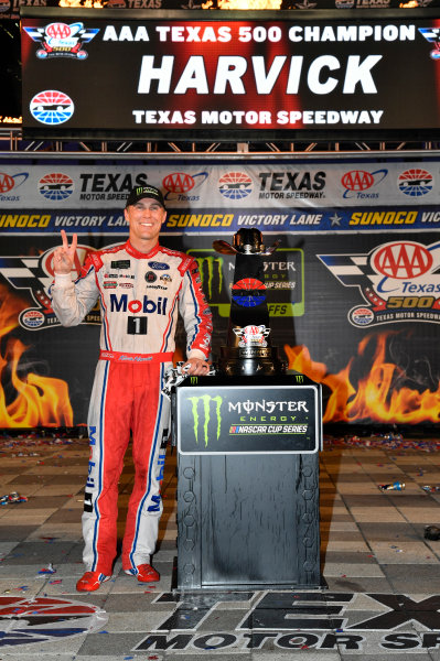 Monster Energy NASCAR Cup Series
AAA Texas 500
Texas Motor Speedway
Fort Worth, TX USA
Sunday 5 November 2017
Kevin Harvick, Stewart-Haas Racing Rodney, Mobil 1 Ford Fusion wins
World Copyright: Rusty Jarrett
LAT Images