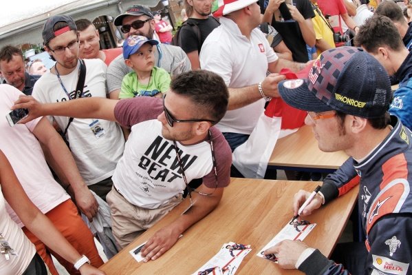 Fans and autograph session at FIA World Rally Championship, Rd7, Rally Poland, Preparations and Shakedown, Mikolajki, Poland, 30 June 2016.