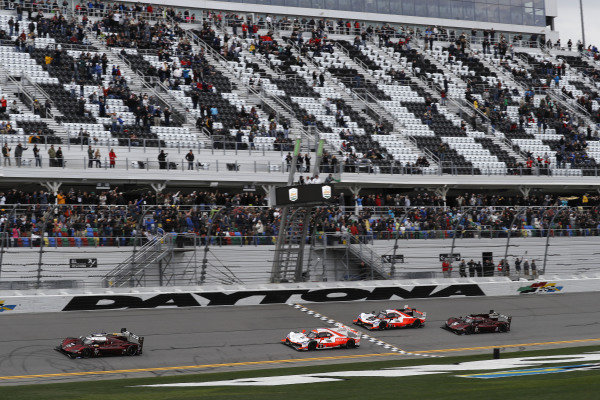 #77 Mazda Team Joest Mazda DPi, DPi: Oliver Jarvis, Tristan Nunez, Timo Bernhard, Rene Rast, #6 Acura Team Penske Acura DPi, DPi: Juan Pablo Montoya, Dane Cameron, Simon Pagenaud, #7 Acura Team Penske Acura DPi, DPi: Helio Castroneves, Ricky Taylor, Alexander Rossi, #55 Mazda Team Joest Mazda DPi, DPi: Jonathan Bomarito, Harry Tincknell, Olivier Pla, start