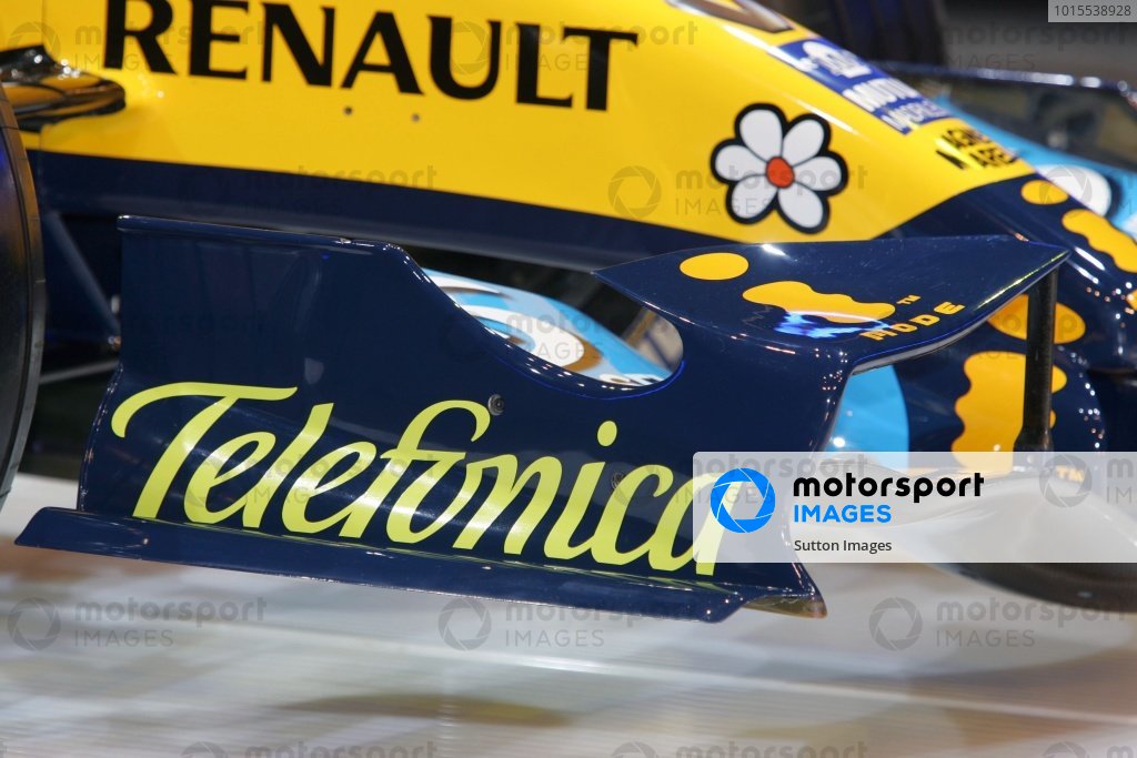 nose-and-front-wing-detail-on-the-renault-r26-renault-r26-launch