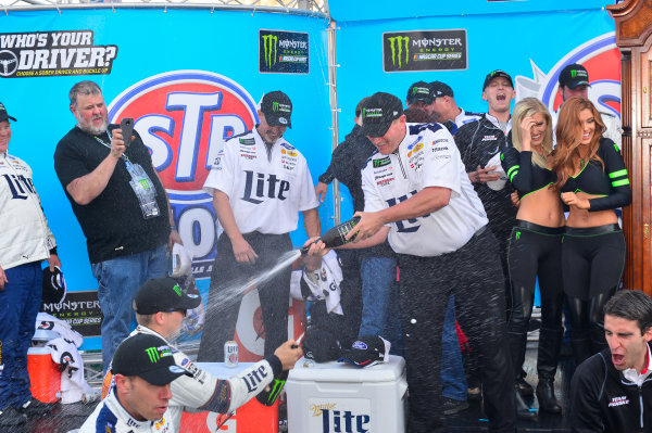 2017 Monster Energy NASCAR Cup Series
STP 500
Martinsville Speedway, Martinsville, VA USA
Sunday 2 April 2017
Brad Keselowski and team celebrate in victory lane
World Copyright: Logan Whitton/LAT Images
ref: Digital Image 17MART1LW2784