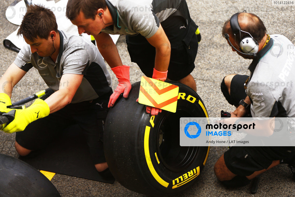 Circuit de Catalunya, Barcelona, Spain.
Thursday 8 May 2014.
Mercedes engineers prepare some tyres.
World Copyright: Andy Hone/LAT Photographic.
ref: Digital Image _ONY7853 Circuit de Catalunya, Barcelona, Spain.
Thursday 8 May 2014.
Mercedes engineers prepare some tyres.
World Copyright: Andy Hone/LAT Photographic.
ref: Digital Image _ONY7853