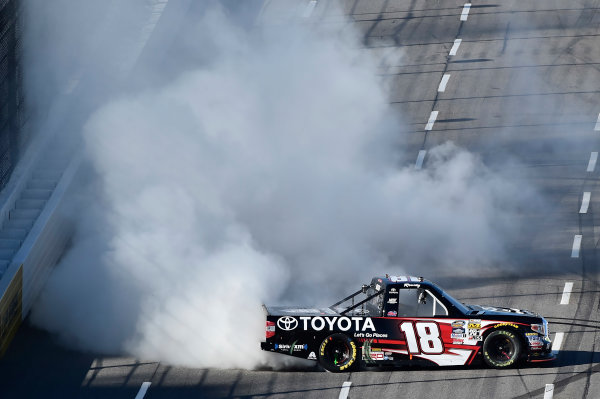 1-2 April, 2016, Martinsville, Virginia USA
Kyle Busch (18) does a burnout after winning.
©2016, John Harrelson / LAT Photo USA
1-2 April, 2016, Martinsville, Virginia USA
Kyle Busch (18) does a burnout after winning.
©2016, John Harrelson / LAT Photo USA