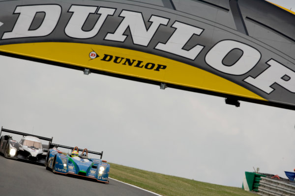 Circuit de La Sarthe, Le Mans, France.
11th - 15th June 2008.
Race.
Jean-Christophe Boullion/Emmanuel Collard/Romain Dumas, no 16 Pescarolo-Judd 01, leads Franck Montagny/Ricardo Zonta/Christian Klien, no 9 Peugoet 908 HDi FAP. Action.
World Copyright: Drew Gibson/LAT Photographic.
ref: Digital Image _Y2Z0974 Circuit de La Sarthe, Le Mans, France.
11th - 15th June 2008.
Race.
Jean-Christophe Boullion/Emmanuel Collard/Romain Dumas, no 16 Pescarolo-Judd 01, leads Franck Montagny/Ricardo Zonta/Christian Klien, no 9 Peugoet 908 HDi FAP. Action.
World Copyright: Drew Gibson/LAT Photographic.
ref: Digital Image _Y2Z0974