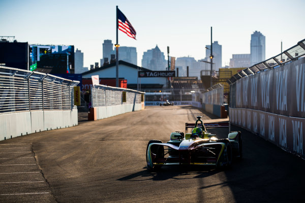 2016/2017 FIA Formula E Championship.
Round 10 - New York City ePrix, Brooklyn, New York, USA.
Sunday 16 July 2017.
Lucas Di Grassi (BRA), ABT Schaeffler Audi Sport, Spark-Abt Sportsline, ABT Schaeffler FE02.
Photo: Sam Bloxham/LAT/Formula E
ref: Digital Image _J6I4161 2016/2017 FIA Formula E Championship.
Round 10 - New York City ePrix, Brooklyn, New York, USA.
Sunday 16 July 2017.
Lucas Di Grassi (BRA), ABT Schaeffler Audi Sport, Spark-Abt Sportsline, ABT Schaeffler FE02.
Photo: Sam Bloxham/LAT/Formula E
ref: Digital Image _J6I4161