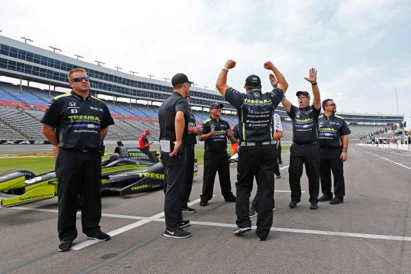 Verizon IndyCar Series
Rainguard Water Sealers 600
Texas Motor Speedway, Ft. Worth, TX USA
Friday 9 June 2017
Charlie Kimball, Chip Ganassi Racing Teams Honda crew celebrates winning the Verizon P1 Pole Award
World Copyright: Phillip Abbott
LAT Images
ref: Digital Image abbott_texasIC_0617_2411