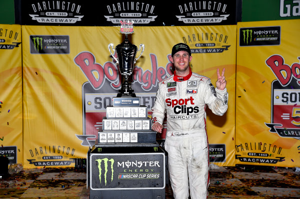 Monster Energy NASCAR Cup Series
Bojangles' Southern 500
Darlington Raceway, Darlington, SC USA
Sunday 3 September 2017
Denny Hamlin, Joe Gibbs Racing, Sport Clips Toyota Camry wins.
World Copyright: Rusty Jarrett
LAT Images Monster Energy NASCAR Cup Series
Bojangles' Southern 500
Darlington Raceway, Darlington, SC USA
Sunday 3 September 2017
Denny Hamlin, Joe Gibbs Racing, Sport Clips Toyota Camry wins.
World Copyright: Rusty Jarrett
LAT Images