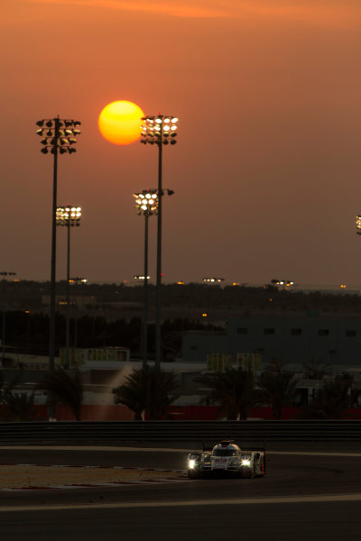 2015 FIA World Endurance Championship
Bahrain 6-Hours
Bahrain International Circuit, Bahrain
Saturday 21 November 2015.
Marcel F?ssler, Andr? Lotterer, Beno?t Tr?luyer (#7 LMP1 Audi Sport Team Joest Audi R18 e-tron quattro).
World Copyright: Sam Bloxham/LAT Photographic
ref: Digital Image _SBL5266