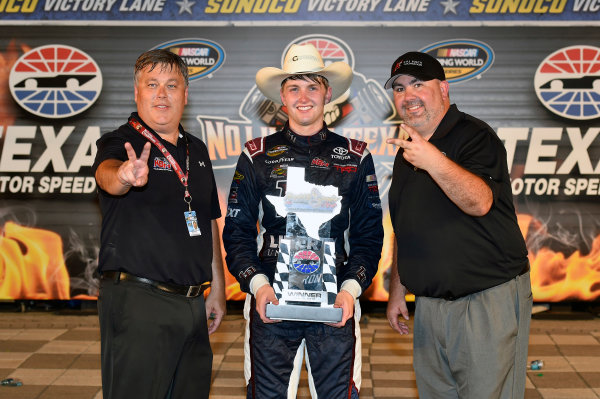 9-10 June, 2016, Fort Worth, Texas USA
William Byron celebrates his win in Victory Lane
? 2016, Nigel Kinrade
LAT Photo USA