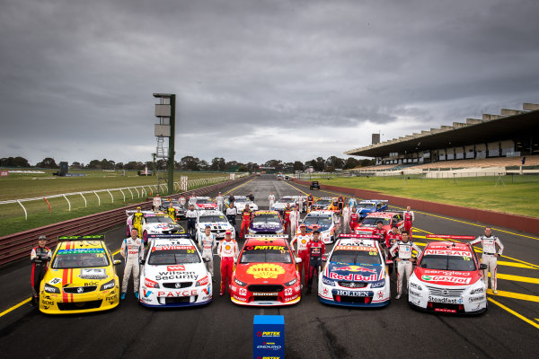 2017 Supercars Championship Round 10. 
Sandown 500, Sandown Raceway, Springvale, Victoria, Australia.
Thursday 14th September to Sunday 17th September 2017.
Supercars retro round team photo.
World Copyright: Daniel Kalisz/LAT Images
Ref: Digital Image 140917_VASCR10_DKIMG_0181.jpg