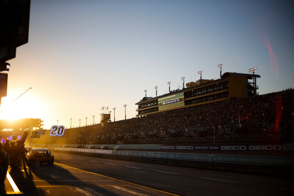 Monster Energy NASCAR Cup Series
Ford EcoBoost 400
Homestead-Miami Speedway, Homestead, FL USA
Sunday 19 November 2017
Matt Kenseth, Joe Gibbs Racing, DEWALT Hurricane Recovery Toyota Camry pit stop, sunset
World Copyright: Barry Cantrell
LAT Images