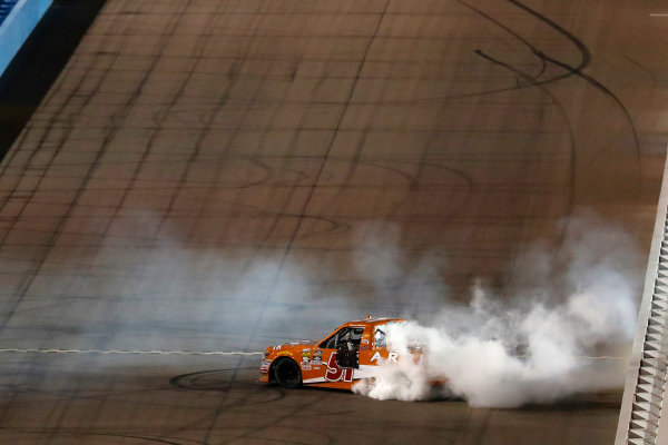 12 November, 2016, Avondale, Arizona, USA
Daniel Suarez burnout
?2016, Michael L. Levitt
LAT Photo USA 12 November, 2016, Avondale, Arizona, USA
Daniel Suarez burnout
?2016, Michael L. Levitt
LAT Photo USA