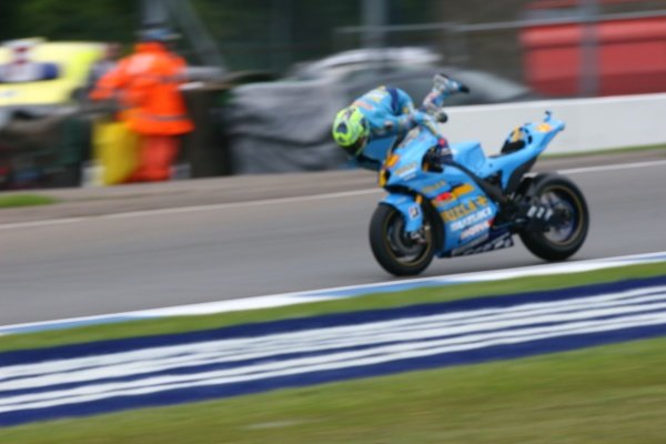 2007 Moto GP British Grand Prix.
Donington Park, England.
22nd-24th June 2007.
Chris Vermeulen (Rizla Suzuki Moto GP, Suzuki GSV-R XRG0) high-siding in craner curves. Action, sequence, crash.
World Copyright: Kevin Wood/LAT Photographic
ref: Digital Image IMG_5034