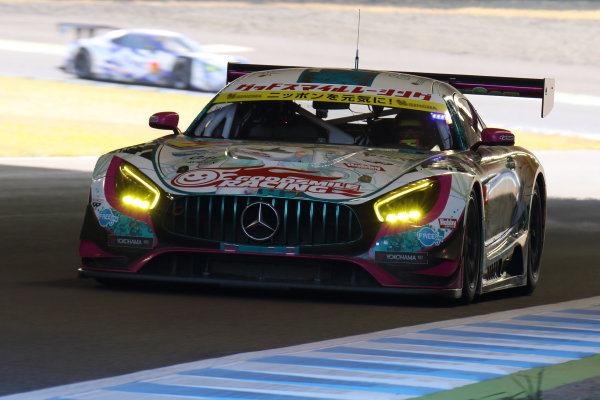 2017 Japanese Super GT Series.
Motegi, Japan. 
11th - 12th November 2017. Rd 8.
GT300 2017 Driver’s Champion Nobuteru Taniguchi & Tatsuya Kataoka ( #4 GOODSMILE HATSUNE MIKU AMG ) action
World Copyright: Yasushi Ishihara/LAT Images
ref: Digital Image 2017_SGT_Rd8_022