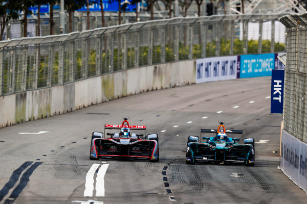 2017/2018 FIA Formula E Championship.
Round 1 - Hong Kong, China.
Saturday 02 December 2017.
Sam Bird (GBR), DS Virgin Racing, DS Virgin DSV-03, leads Luca Filippi (ITA), NIO Formula E Team, NextEV NIO Sport 003.
Photo: Sam Bloxham/LAT/Formula E
ref: Digital Image _J6I3992