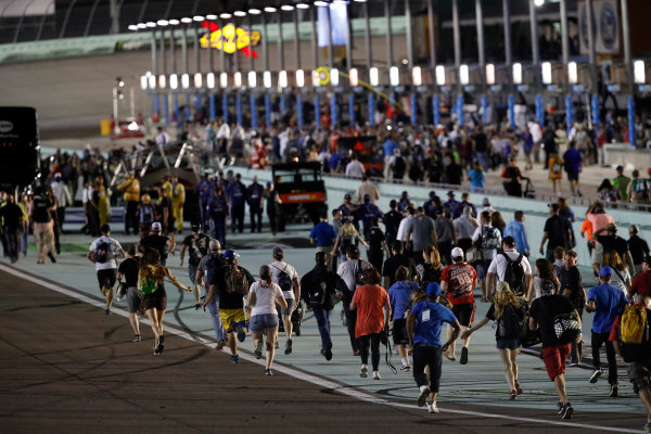 NASCAR XFINITY Series
Ford EcoBoost 300
Homestead-Miami Speedway, Homestead, FL USA
Saturday 18 November 2017
Fans run down the track to victory lane
World Copyright: Michael L. Levitt
LAT Images