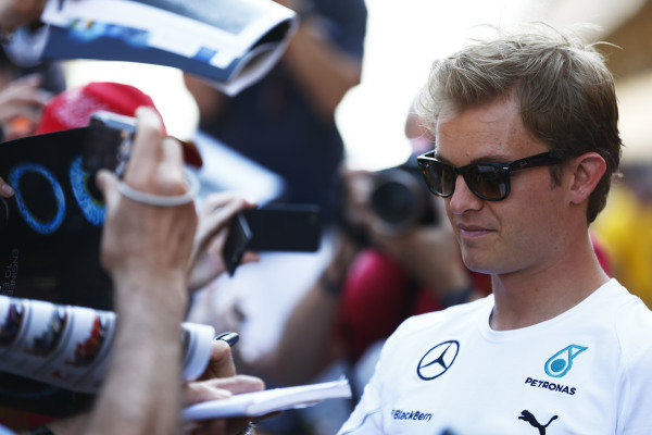 Circuit de Catalunya, Barcelona, Spain.
Thursday 8 May 2014.
Nico Rosberg, Mercedes AMG, signs autographs for fans.
World Copyright: Andy Hone/LAT Photographic.
ref: Digital Image _ONY7791 Circuit de Catalunya, Barcelona, Spain.
Thursday 8 May 2014.
Nico Rosberg, Mercedes AMG, signs autographs for fans.
World Copyright: Andy Hone/LAT Photographic.
ref: Digital Image _ONY7791