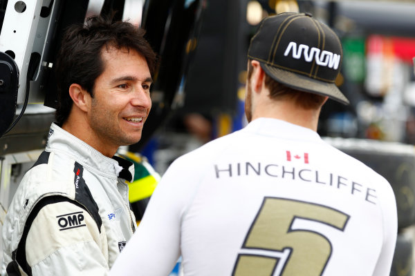 Verizon IndyCar Series
Chevrolet Detroit Grand Prix
Raceway at Belle Isle Park, Detroit, MI USA
Friday 2 June 2017
James Hinchcliffe, Schmidt Peterson Motorsports Honda chats with Bruno Junqueira
World Copyright: Phillip Abbott
LAT Images
ref: Digital Image abbott_detroit_0617_0020