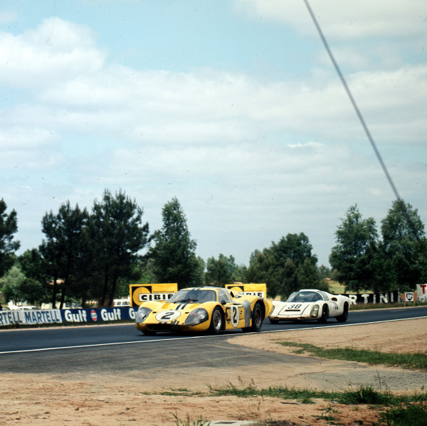1967 Le Mans 24 hours.
Le Mans, France.
10-11 June 1967.
Bruce McLaren/Mark Donohue (Ford GT40 Mk4) leads Rolf Stommelen/Jochen Neerpasch (Porsche 910/6). They finished in 4th and 6th positions respectively.
Ref-3/2921.
World - LAT Photographic 1967 Le Mans 24 hours.
Le Mans, France.
10-11 June 1967.
Bruce McLaren/Mark Donohue (Ford GT40 Mk4) leads Rolf Stommelen/Jochen Neerpasch (Porsche 910/6). They finished in 4th and 6th positions respectively.
Ref-3/2921.
World - LAT Photographic