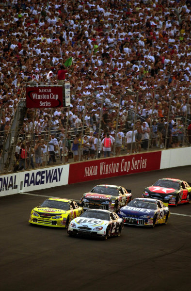 Steve Park (L) and Polesitter Rusty Wallace lead the field over the starting line.
NASCAR Pontiac Excitement 400 at Richmond International Raceway Richmond, Virginia, USA 6 May,2000
-F
Peirce Williams 2000 LAT PHOTOGRAPHIC