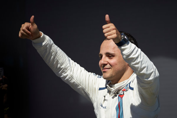 Interlagos, Sao Paulo, Brazil.
Sunday 12 November 2017.
Felipe Massa, Williams Martini Racing, waves to his home fans from the podium after his final home race.
World Copyright: Steve Etherington/LAT Images
ref: Digital Image SNE17592 Interlagos, Sao Paulo, Brazil.
Sunday 12 November 2017.
Felipe Massa, Williams Martini Racing, waves to his home fans from the podium after his final home race.
World Copyright: Steve Etherington/LAT Images
ref: Digital Image SNE17592