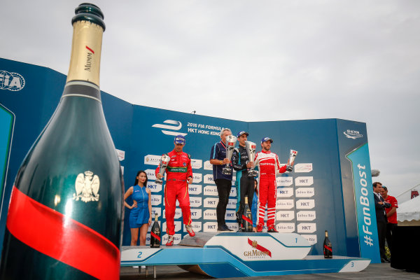 FIA Formula E Hong Kong e-Prix.
Podium.
Sebastien Buemi (SUI), Renault e.Dams, Spark-Renault, Renault Z.E 16, Lucas Di Grassi (BRA), ABT Schaeffler Audi Sport, Spark-Abt Sportsline, ABT Schaeffler FE02, Nick Heidfeld (GER), Mahindra Racing, Spark-Mahindra, Mahindra M3ELECTRO.
Hong Kong Harbour, Hong Kong, Asia.
Sunday 9 October 2016.
Photo: Adam Warner / FE / LAT
ref: Digital Image _L5R8419
