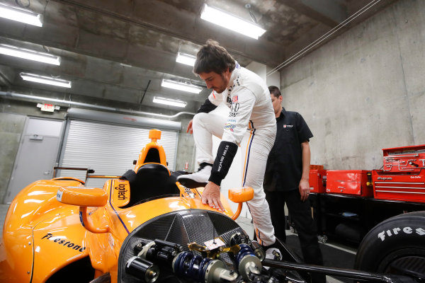 Verizon IndyCar Series
Fernando Alonso Test for Indianapolis 500
Indianapolis Motor Speedway, Indianapolis, IN USA
Tuesday 2 May 2017
Fernando Alonso in preparation for his Indianapolis 500 debut.
World Copyright: Michael L. Levitt
LAT Images Verizon IndyCar Series
Fernando Alonso Test for Indianapolis 500
Indianapolis Motor Speedway, Indianapolis, IN USA
Tuesday 2 May 2017
Fernando Alonso in preparation for his Indianapolis 500 debut.
World Copyright: Michael L. Levitt
LAT Images