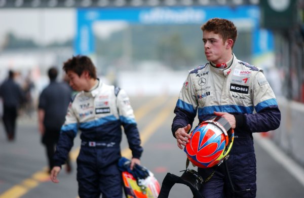 2006 F3 Euro Series.
Round 17 & 18, Le Mans Bugatti Circuit. 13th - 15th October 2006.
(right) Paul di Resta (GBR), ASM Formula 3, Dallara F305 Mercedes and (left) Kamui Kobayashi (JPN), ASM Formula 3, Dallara F305 Mercedes.
World Copyright: Pieters/xpb
cc/LAT
ref: Digital Image Only 2006 F3 Euro Series.
Round 17 & 18, Le Mans Bugatti Circuit. 13th - 15th October 2006.
(right) Paul di Resta (GBR), ASM Formula 3, Dallara F305 Mercedes and (left) Kamui Kobayashi (JPN), ASM Formula 3, Dallara F305 Mercedes.
World Copyright: Pieters/xpb
cc/LAT
ref: Digital Image Only