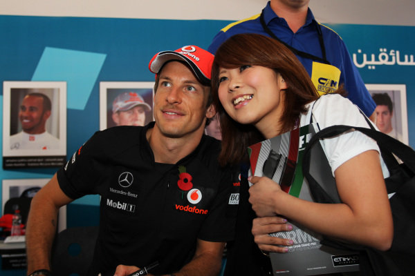 Jenson Button (GBR) McLaren signs autographs for the fans.
Formula One World Championship, Rd 18, Abu Dhabi Grand Prix, Qualifying Day, Yas Marina Circuit, Abu Dhabi, UAE, Saturday 12 November 2011.
