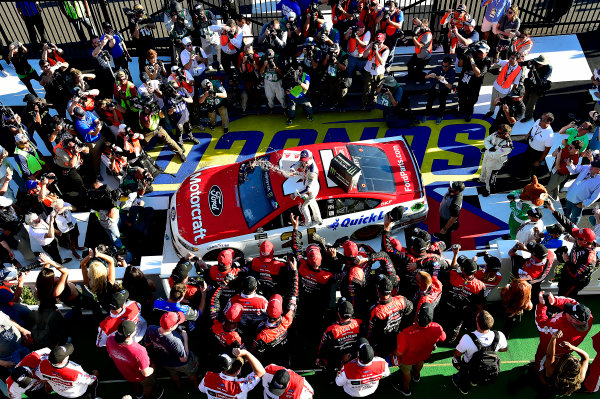 Monster Energy NASCAR Cup Series
AXALTA presents the Pocono 400
Pocono Raceway, Long Pond, PA USA
Sunday 11 June 2017
Ryan Blaney, Wood Brothers Racing, Motorcraft/Quick Lane Tire & Auto Center Ford Fusion wins.
World Copyright: Rusty Jarrett
LAT Images
ref: Digital Image 17POC1rj_3622 Monster Energy NASCAR Cup Series
AXALTA presents the Pocono 400
Pocono Raceway, Long Pond, PA USA
Sunday 11 June 2017
Ryan Blaney, Wood Brothers Racing, Motorcraft/Quick Lane Tire & Auto Center Ford Fusion wins.
World Copyright: Rusty Jarrett
LAT Images
ref: Digital Image 17POC1rj_3622
