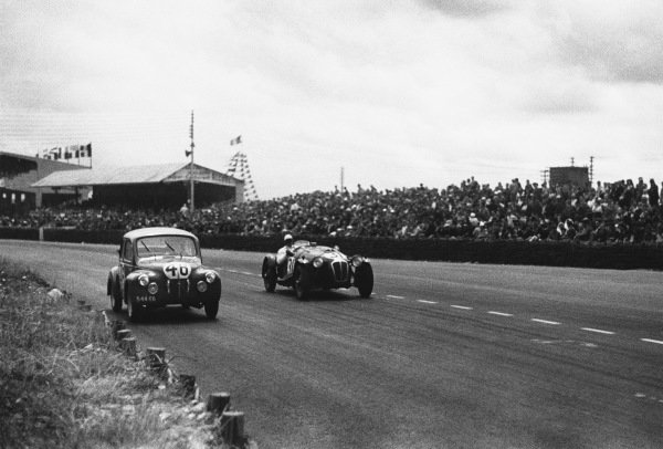 Le Mans, France. 24th - 25th June 1950
L. V. Sandt/J. Coatalen (Renault 4CV), 24th position, leads Norman Culpan/Peter S. Wilson (Frazer Nash RLM), 20th position, action. World Copyright: LAT Photographic
Ref: L467 - 5A.