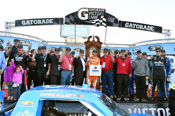 NASCAR Camping World Truck Series
Alpha Energy Solutions 250
Martinsville Speedway, Martinsville, VA USA
Saturday 1 April 2017
Chase Elliott celebrates his win in Victory Lane
World Copyright: Nigel Kinrade/LAT Images
ref: Digital Image 17MART1nk05320 NASCAR Camping World Truck Series
Alpha Energy Solutions 250
Martinsville Speedway, Martinsville, VA USA
Saturday 1 April 2017
Chase Elliott celebrates his win in Victory Lane
World Copyright: Nigel Kinrade/LAT Images
ref: Digital Image 17MART1nk05320