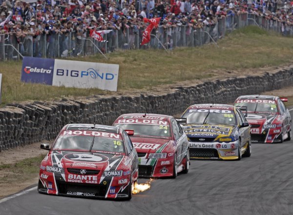 2005 Australian V8 Supercars
Symmons Plains Raceway, Australia. 11th - 13th November 2005
Race winner Garth Tander (HSV Dealer Team Holden Commodore VZ), leads Steven Richards (Team Perkins Racing Holden Commodore VY). 
World Copyright: Mark Horsburgh / LAT Photographic
ref: 05AusV8SP38