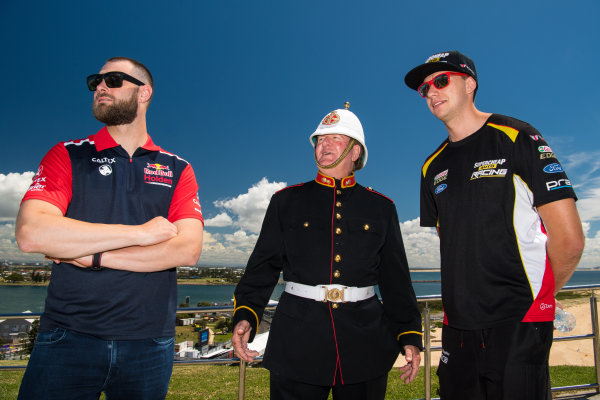 2017 Supercars Championship Round 14. 
Newcastle 500, Newcastle Street Circuit, Newcastle, Australia.
Thursday November 23rd to Sunday November 27th 2017.
Shane van Gisbergen, Triple Eight Race Engineering Holden, Chaz Mostert, Rod Nash Racing Ford. 
World Copyright: Daniel Kalisz/LAT Images
Ref: Digital Image 231117_VASCR14_DKIMG_0118.jpg