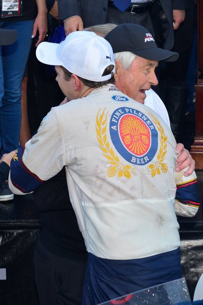 2017 Monster Energy NASCAR Cup Series
STP 500
Martinsville Speedway, Martinsville, VA USA
Sunday 2 April 2017
Brad Keselowski and Roger Penske celebrate in victory lane
World Copyright: Logan Whitton/LAT Images
ref: Digital Image 17MART1LW2718 2017 Monster Energy NASCAR Cup Series
STP 500
Martinsville Speedway, Martinsville, VA USA
Sunday 2 April 2017
Brad Keselowski and Roger Penske celebrate in victory lane
World Copyright: Logan Whitton/LAT Images
ref: Digital Image 17MART1LW2718