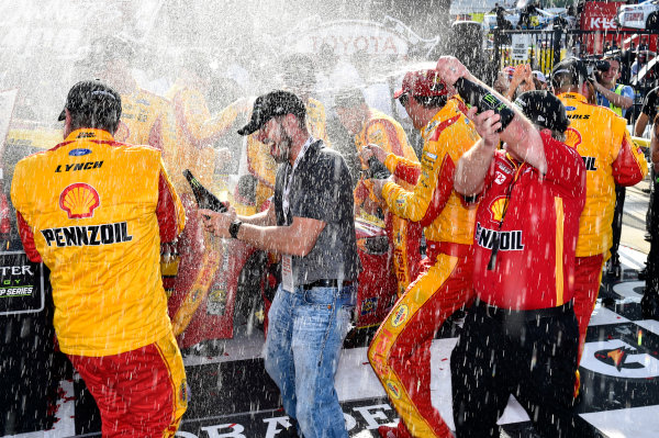 Monster Energy NASCAR Cup Series
Toyota Owners 400
Richmond International Raceway, Richmond, VA USA
Sunday 30 April 2017
Joey Logano, Team Penske, Shell Pennzoil Ford Fusion wins.
World Copyright: Rusty Jarrett
LAT Images
ref: Digital Image 17RIC1rj_4448