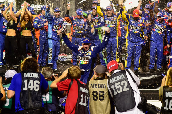 Monster Energy NASCAR Cup Series
Bass Pro Shops NRA Night Race
Bristol Motor Speedway, Bristol, TN USA
Saturday 19 August 2017
Kyle Busch, Joe Gibbs Racing, M&M's Caramel Toyota Camry, Celebrates after winning.
World Copyright: John K Harrelson
LAT Images