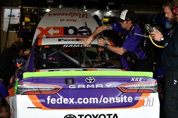 Monster Energy NASCAR Cup Series
First Data 500
Martinsville Speedway, Martinsville VA USA
Saturday 28 October 2017
Denny Hamlin, Joe Gibbs Racing, FedEx Walgreens Toyota Camry crew
World Copyright: Scott R LePage
LAT Images
ref: Digital Image lepage-171028-mart-3688