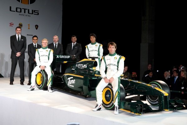 The new Lotus T127 with (L to R): Keith Saunt (GBR) Chief Operating Officer, Riad Asmat (MAL) CEO Lotus Racing, Mike Gascoyne (GBR) Lotus F1 Racing Chief Technical Officer, Tony Fernandes (MAL), Heikki Kovalainen (FIN), Fairuz Fauzy (MAL) Lotus F1 Racing test driver and Jarno Trulli (ITA) Lotus.
Lotus T127 Launch, Royal Horticultural Halls, London, 12 February 2010.