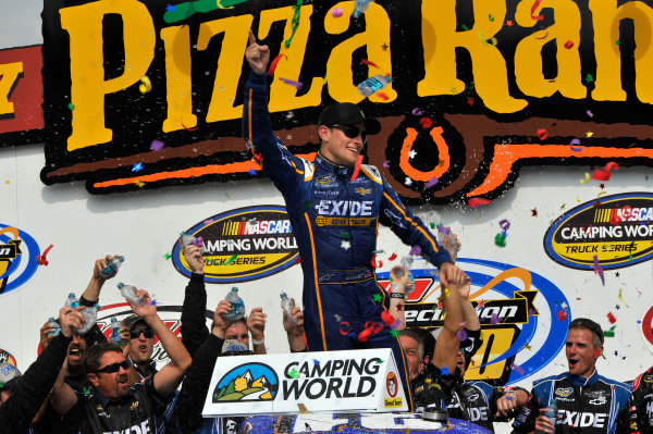 7-8 September, 2013, Newton, Iowa USA
James Buescher celebrates the win in victory lane
©2013, Scott R LePage
LAT Photo USA 7-8 September, 2013, Newton, Iowa USA
James Buescher celebrates the win in victory lane
©2013, Scott R LePage
LAT Photo USA