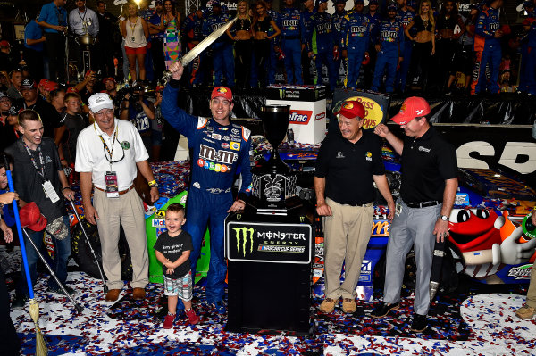 Monster Energy NASCAR Cup Series
Bass Pro Shops NRA Night Race
Bristol Motor Speedway, Bristol, TN USA
Saturday 19 August 2017
Kyle Busch, Joe Gibbs Racing, M&M's Caramel Toyota Camry wins
World Copyright: Rusty Jarrett
LAT Images Monster Energy NASCAR Cup Series
Bass Pro Shops NRA Night Race
Bristol Motor Speedway, Bristol, TN USA
Saturday 19 August 2017
Kyle Busch, Joe Gibbs Racing, M&M's Caramel Toyota Camry wins
World Copyright: Rusty Jarrett
LAT Images