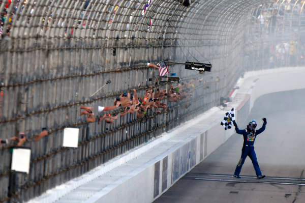Monster Energy NASCAR Cup Series
ISM Connect 300
New Hampshire Motor Speedway
Loudon, NH USA
Sunday 24 September 2017
Kyle Busch, Joe Gibbs Racing, M&M's Caramel Toyota Camry celebrates his win
World Copyright: Nigel Kinrade
LAT Images Monster Energy NASCAR Cup Series
ISM Connect 300
New Hampshire Motor Speedway
Loudon, NH USA
Sunday 24 September 2017
Kyle Busch, Joe Gibbs Racing, M&M's Caramel Toyota Camry celebrates his win
World Copyright: Nigel Kinrade
LAT Images