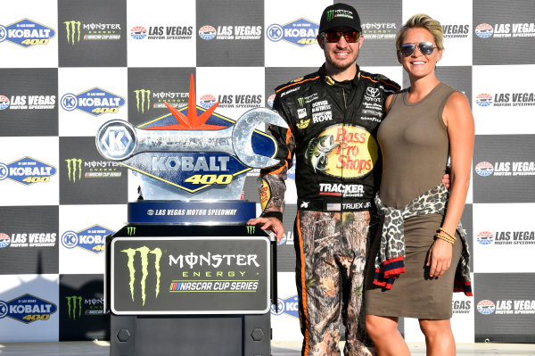 2017 Monster Energy NASCAR Cup Series - Kobalt 400
Las Vegas Motor Speedway - Las Vegas, NV USA
Sunday 12 March 2017
Martin Truex Jr, Bass Pro Shops/TRACKER BOATS Toyota Camry celebrates his win in Victory Lane
World Copyright: Nigel Kinrade/LAT Images
ref: Digital Image 17LAS1nk07875