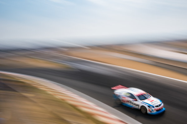 2017 Supercars Championship Round 2. 
Tasmania SuperSprint, Simmons Plains Raceway, Tasmania, Australia.
Friday April 7th to Sunday April 9th 2017.
Garth Tander drives the #33 Wilson Security Racing GRM Holden Commodore VF.
World Copyright: Daniel Kalisz/LAT Images
Ref: Digital Image 070417_VASCR2_DKIMG_0516.JPG