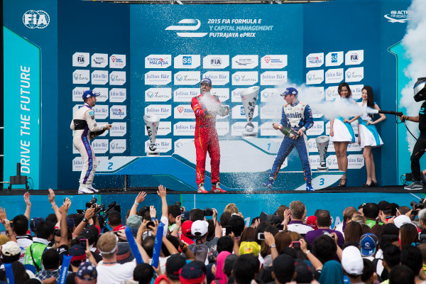 2015/2016 FIA Formula E Championship.
Putrajaya ePrix, Putrajaya, Malaysia.
Saturday 7 November 2015.
Podium
Lucas Di Grassi (BRA), ABT Audi Sport FE01, Sam Bird (GBR), DS Virgin Racing DSV-01 & Robin Frijns (NLD), Andretti - Spark SRT_01E on the podium
Photo: Sam Bloxham/FIA Formula E/LAT
ref: Digital Image _SBL1332