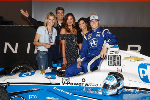 Verizon IndyCar Series
Bommarito Automotive Group 500
Gateway Motorsports Park, Madison, IL USA
Saturday 26 August 2017
Winner Josef Newgarden, Team Penske Chevrolet and family
World Copyright: Michael L. Levitt
LAT Images Verizon IndyCar Series
Bommarito Automotive Group 500
Gateway Motorsports Park, Madison, IL USA
Saturday 26 August 2017
Winner Josef Newgarden, Team Penske Chevrolet and family
World Copyright: Michael L. Levitt
LAT Images