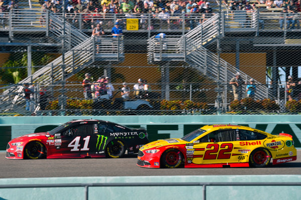 Monster Energy NASCAR Cup Series
Ford EcoBoost 400
Homestead-Miami Speedway, Homestead, FL USA
Sunday 19 November 2017
Joey Logano, Team Penske, Ford Fusion and Kurt Busch, Stewart-Haas Racing, Haas Automation/Monster Energy Ford Fusion
World Copyright: Nigel Kinrade
LAT Images Monster Energy NASCAR Cup Series
Ford EcoBoost 400
Homestead-Miami Speedway, Homestead, FL USA
Sunday 19 November 2017
Joey Logano, Team Penske, Ford Fusion and Kurt Busch, Stewart-Haas Racing, Haas Automation/Monster Energy Ford Fusion
World Copyright: Nigel Kinrade
LAT Images