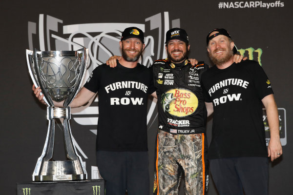 Monster Energy NASCAR Cup Series
Ford EcoBoost 400
Homestead-Miami Speedway, Homestead, FL USA
Monday 20 November 2017
Martin Truex Jr, Furniture Row Racing, Bass Pro Shops / Tracker Boats Toyota Camry
World Copyright: Michael L. Levitt
LAT Images Monster Energy NASCAR Cup Series
Ford EcoBoost 400
Homestead-Miami Speedway, Homestead, FL USA
Monday 20 November 2017
Martin Truex Jr, Furniture Row Racing, Bass Pro Shops / Tracker Boats Toyota Camry
World Copyright: Michael L. Levitt
LAT Images
