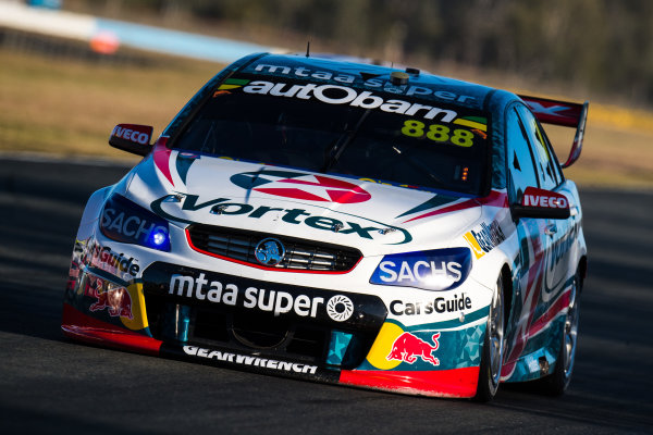 2017 Supercars Championship Round 8. 
Ipswich SuperSprint, Queensland Raceway, Queensland, Australia.
Friday 28th July to Sunday 30th July 2017.
Craig Lowndes, Triple Eight Race Engineering Holden. 
World Copyright: Daniel Kalisz/ LAT Images
Ref: Digital Image 280717_VASCR8_DKIMG_8335.jpg