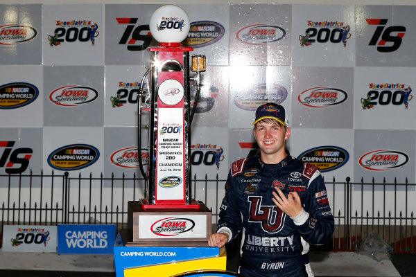 17-18 June, 2016, Newton, Iowa USA
William Byron celebrates in victory lane
?2016, Russell LaBounty
LAT Photo USA
17-18 June, 2016, Newton, Iowa USA
William Byron celebrates in victory lane
?2016, Russell LaBounty
LAT Photo USA